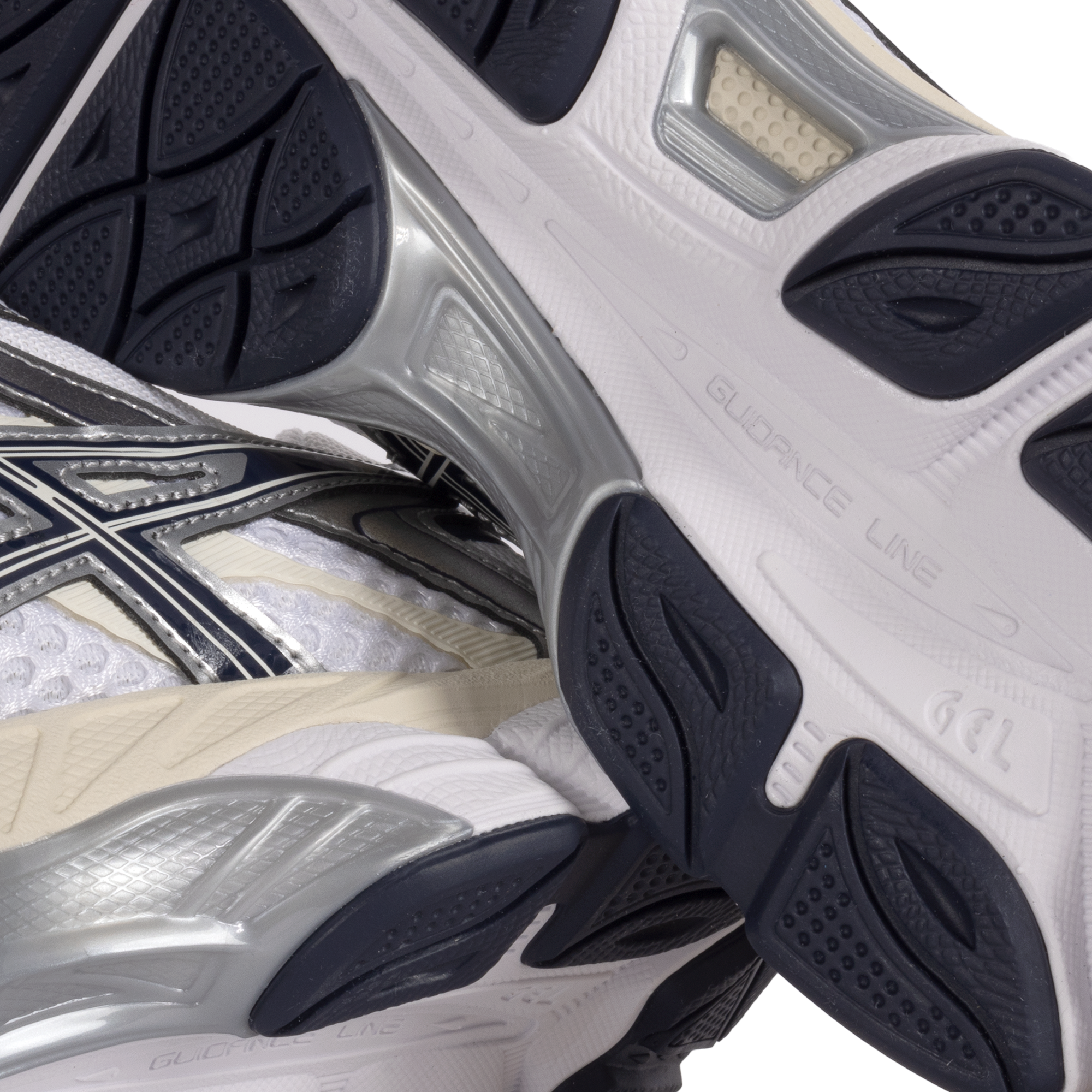 Asics Gel-Cumulus 16 White/Midnight 1203A733.103