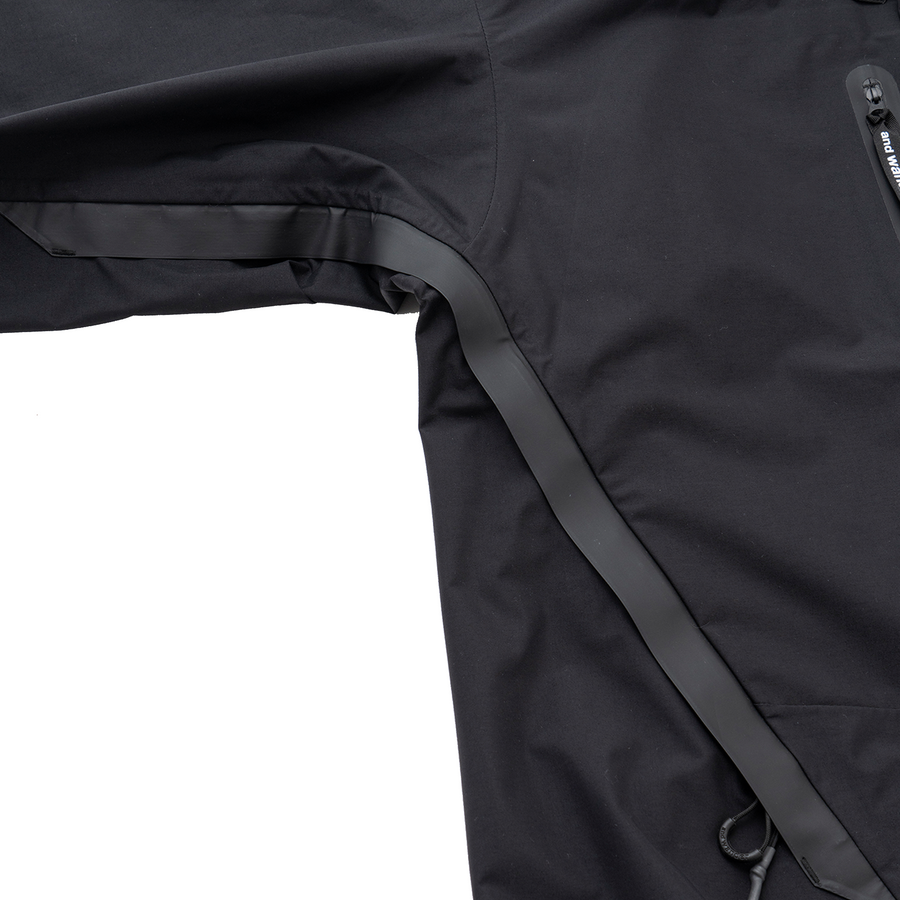 and wander 2.5L Hiker Rain Jacket Black