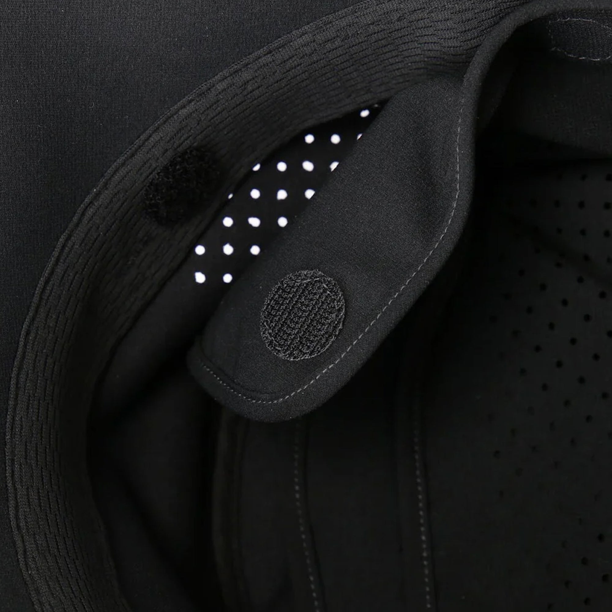 and wander Tech Hat Black