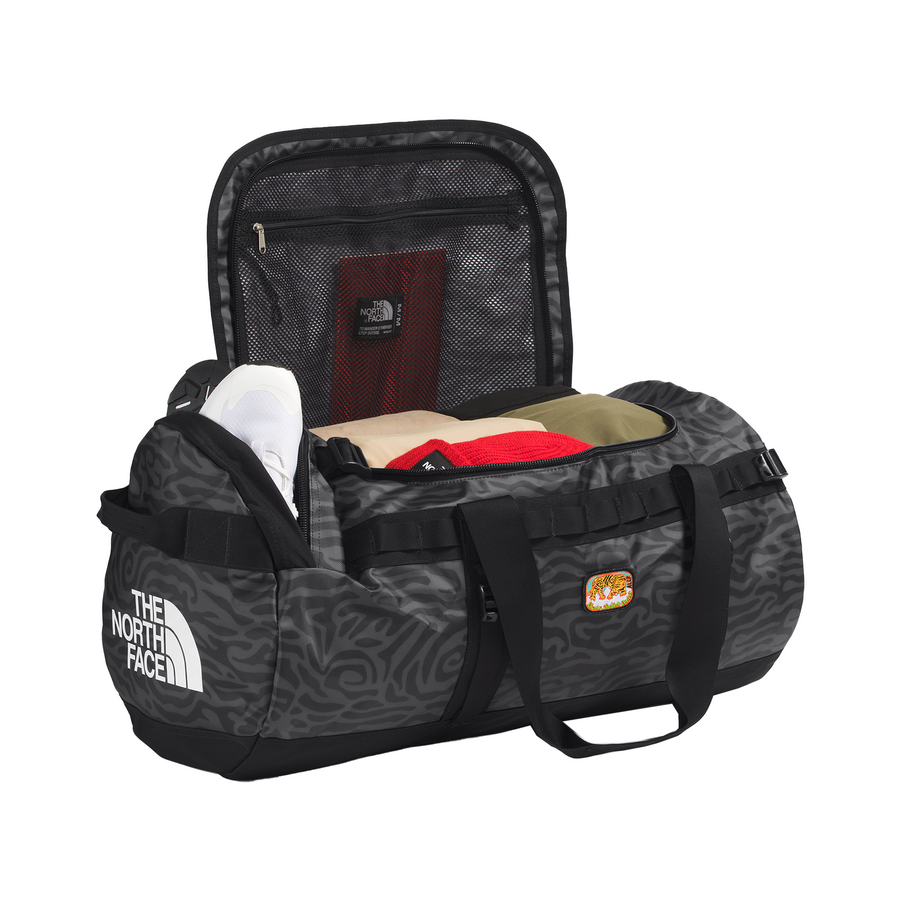 The North Face Base Camp Duffel Medium TNF Black/TNF Tiger Stripe Print NF0A52SA4DI