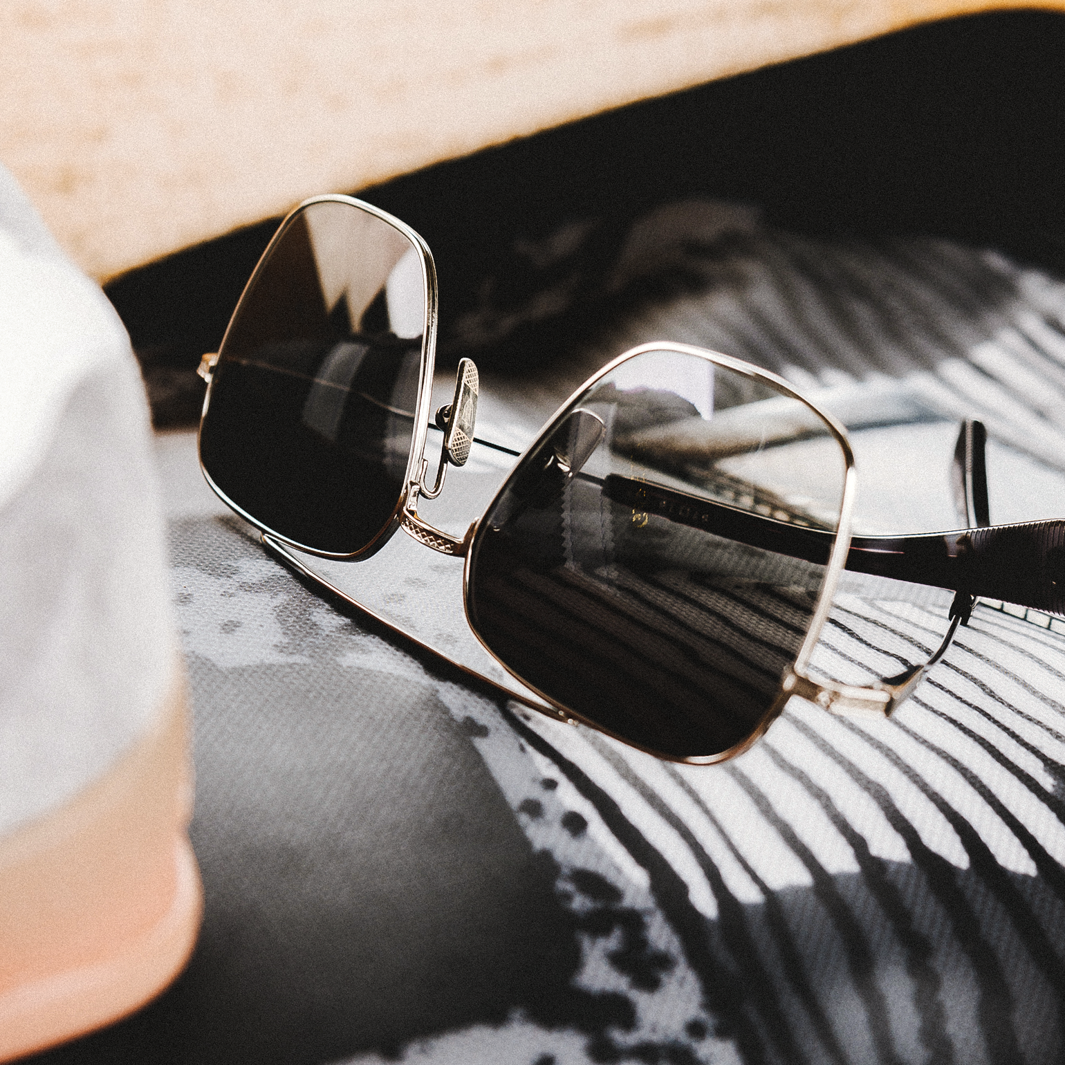 Dita Flight Seven Black Palladium w/ Dark Grey to Clear Lens DTS111-57-01