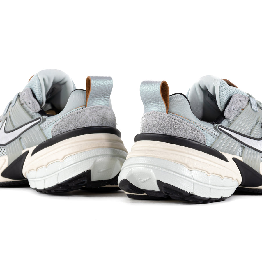 Nike Women's V2K Run Light Pumice/Chrome/Lt Orewood Brn/Black FN6703-003