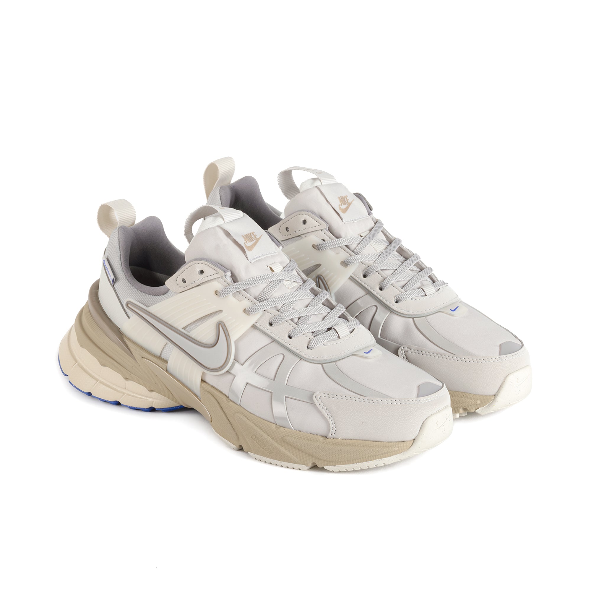 国内配送 NIKE W V2K RUN LT BONE /MTLC PLATINUM-LT IRON ORE NIKE V2K RUN LIGHT BONE/MTLC PLATINUM-LT IRON ORE（ナイキ