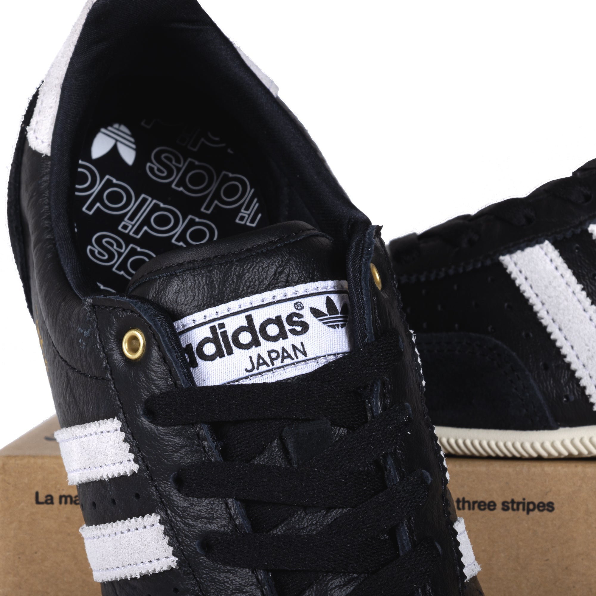 adidas Women's Japan Cblack/Ftwwht/Goldmt IH5490
