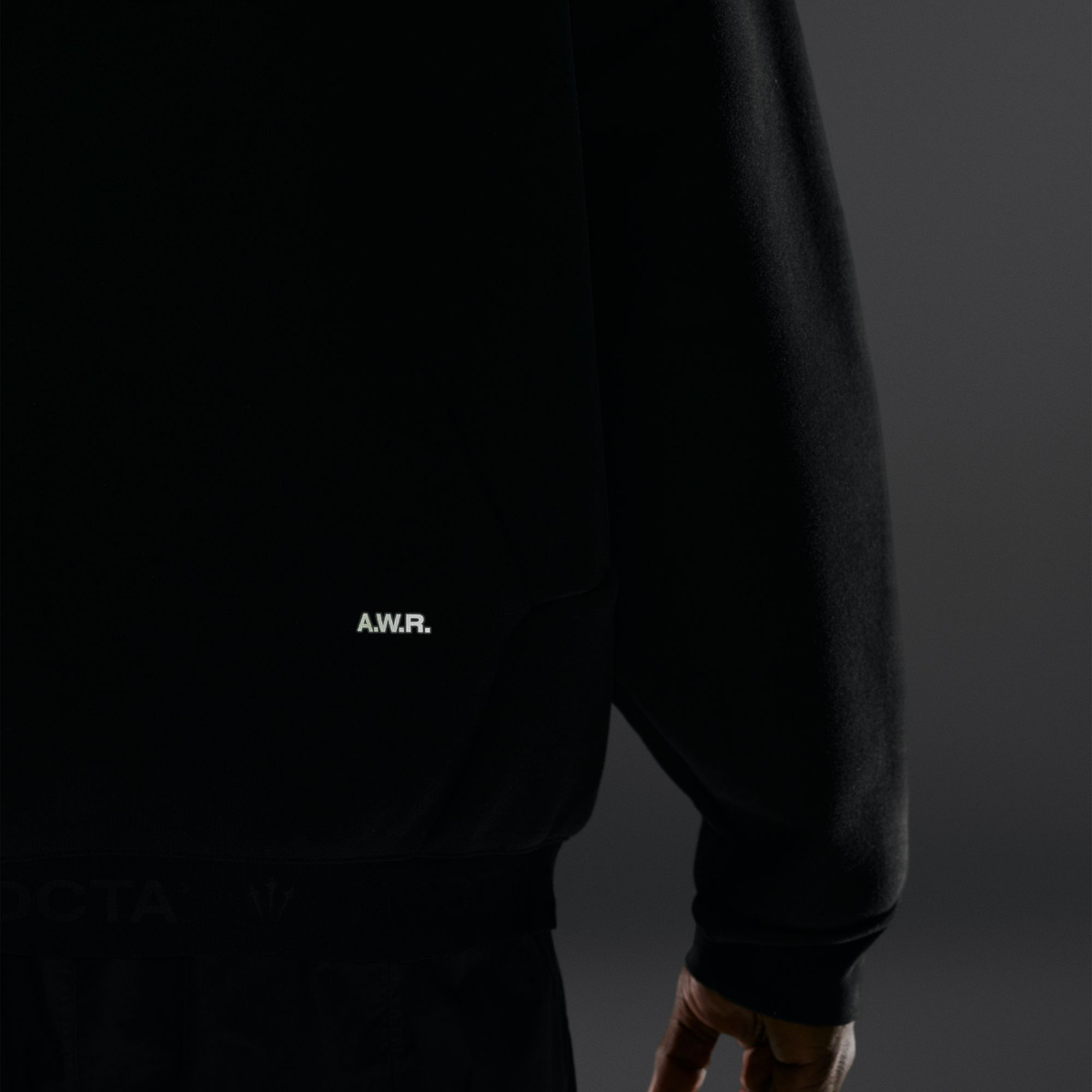 Nike NOCTA Trapezoid Cut Crew-Neck Sweatshirt Black/Refblk IO9014-010