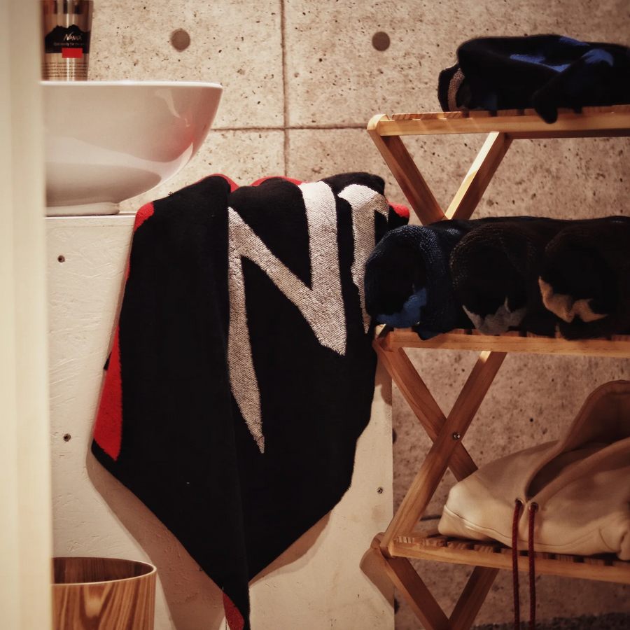 Nanga Logo Bath Towel Red/Black