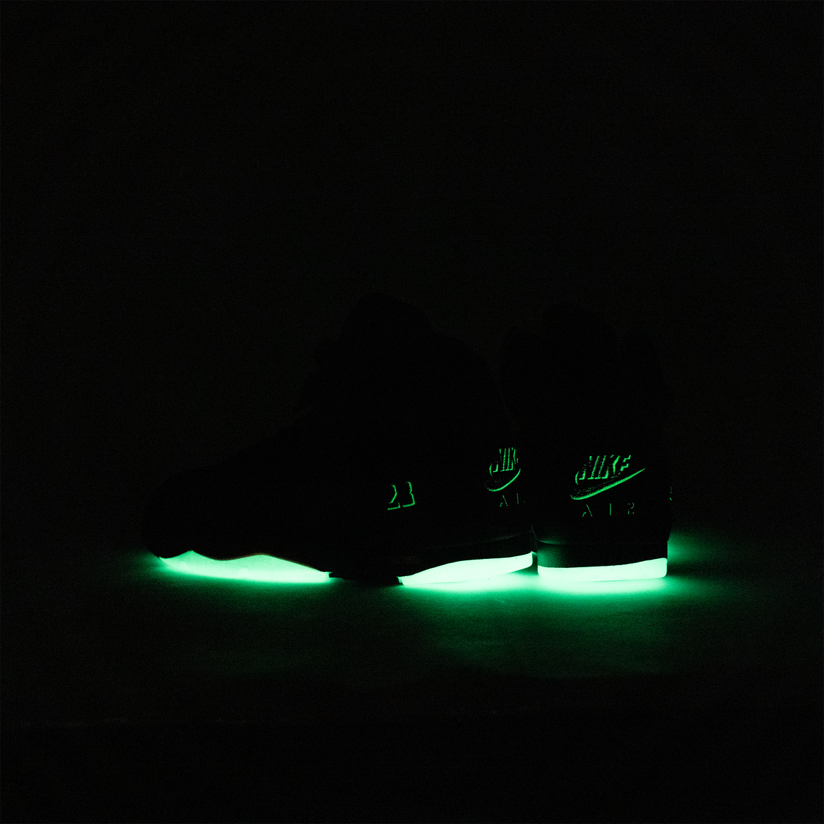 Nike Air Jordan 5 Retro "Halloween" (GS) Black/Black/Picante Red/Glow N The Dark HQ7980-001