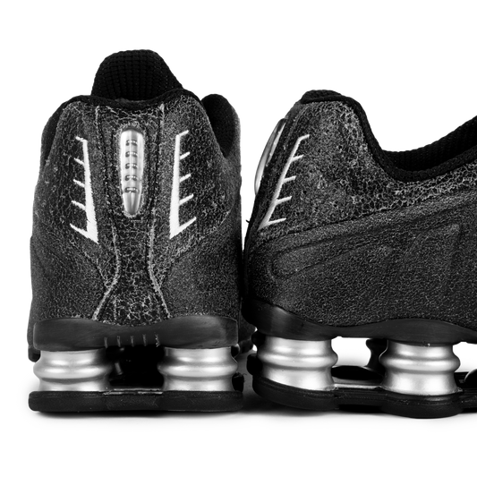 Nike Shox R4 QS Black/Sail/Lt Smoke Grey/Metallic Silver IO4544-002