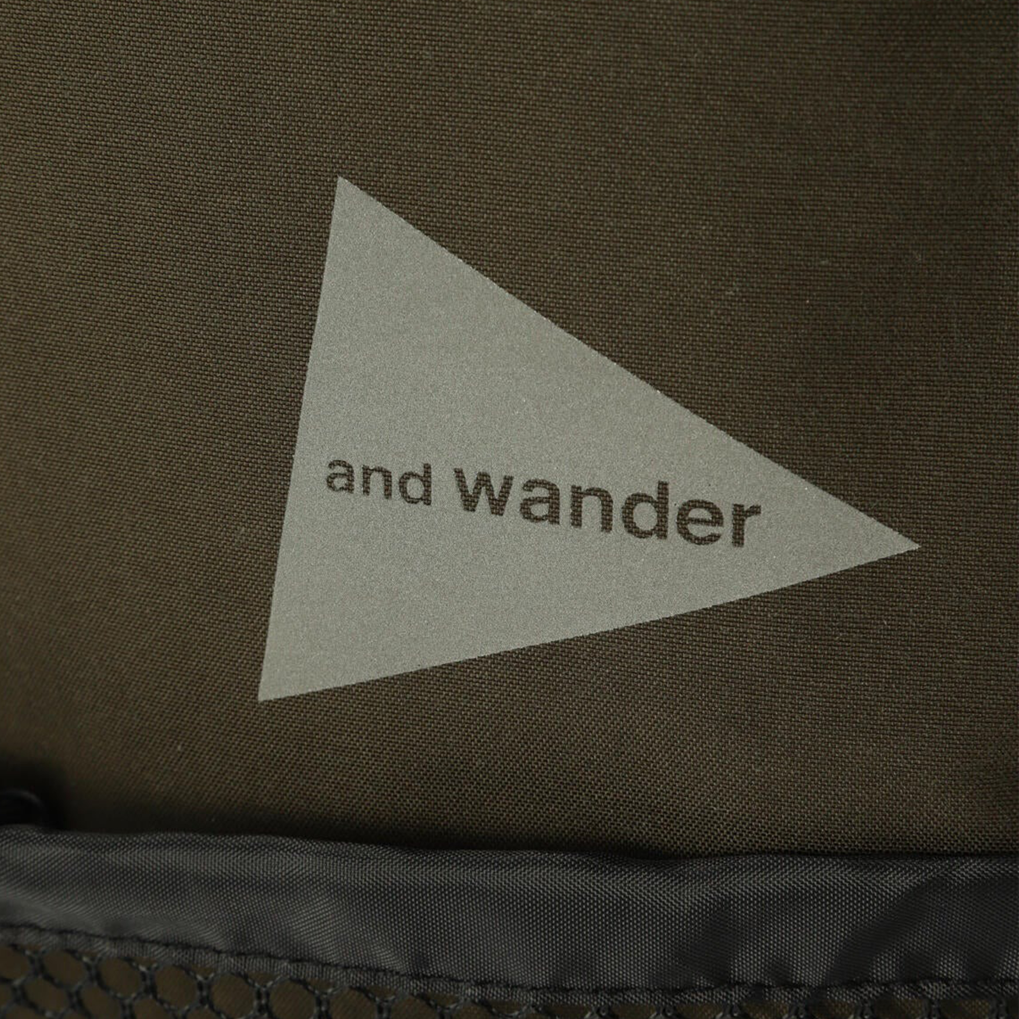 and wander PE/CO 20L Daypack D.Khaki