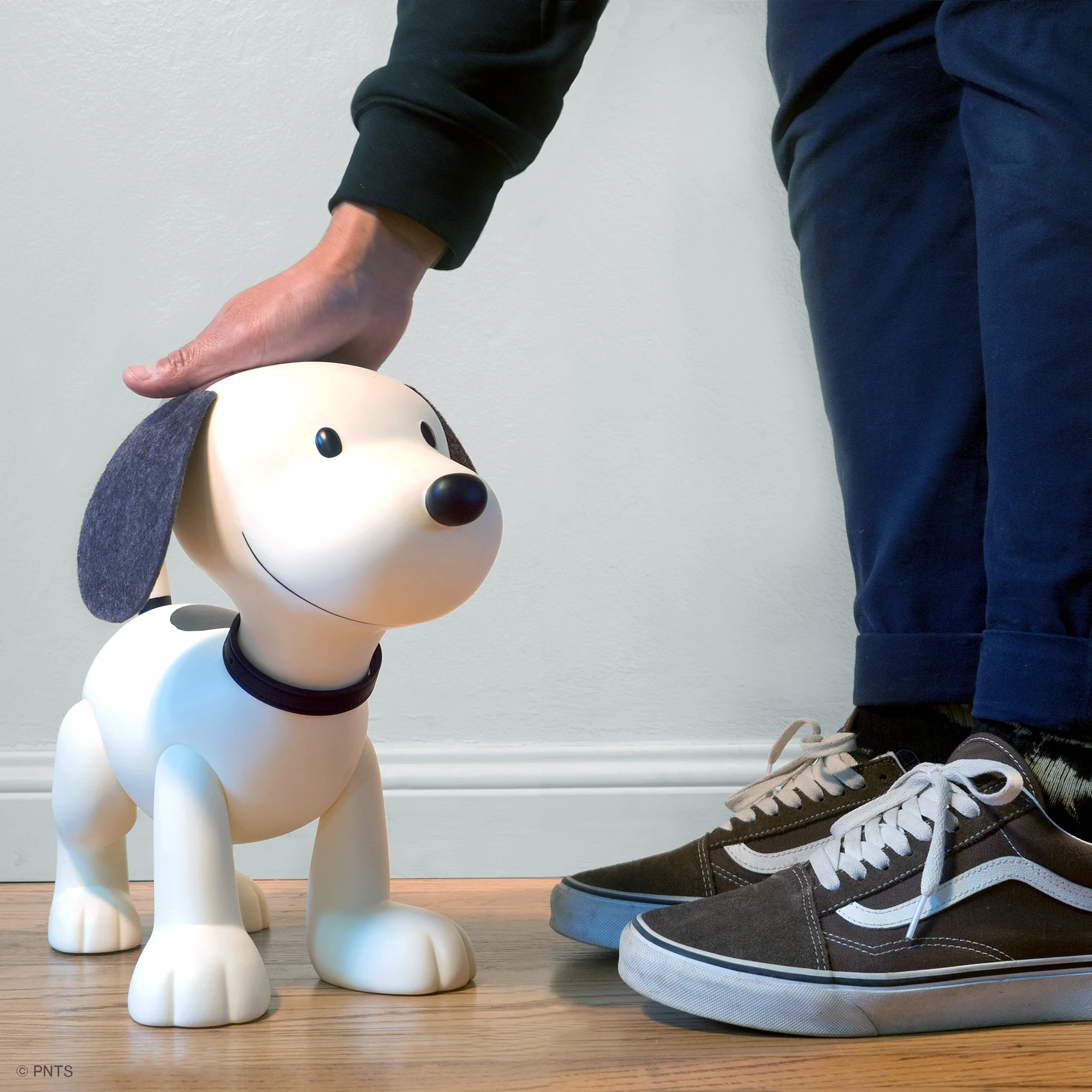 Super7 Peanuts Super Size Snoopy (Charcoal)