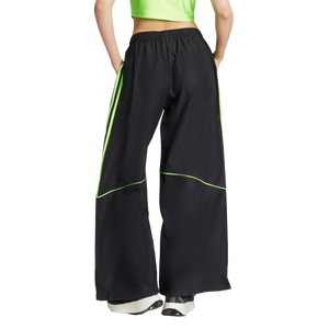adidas Women's Teamgeist Adicolor Oversized Woven Track Pant Black/Siggnr JV7478