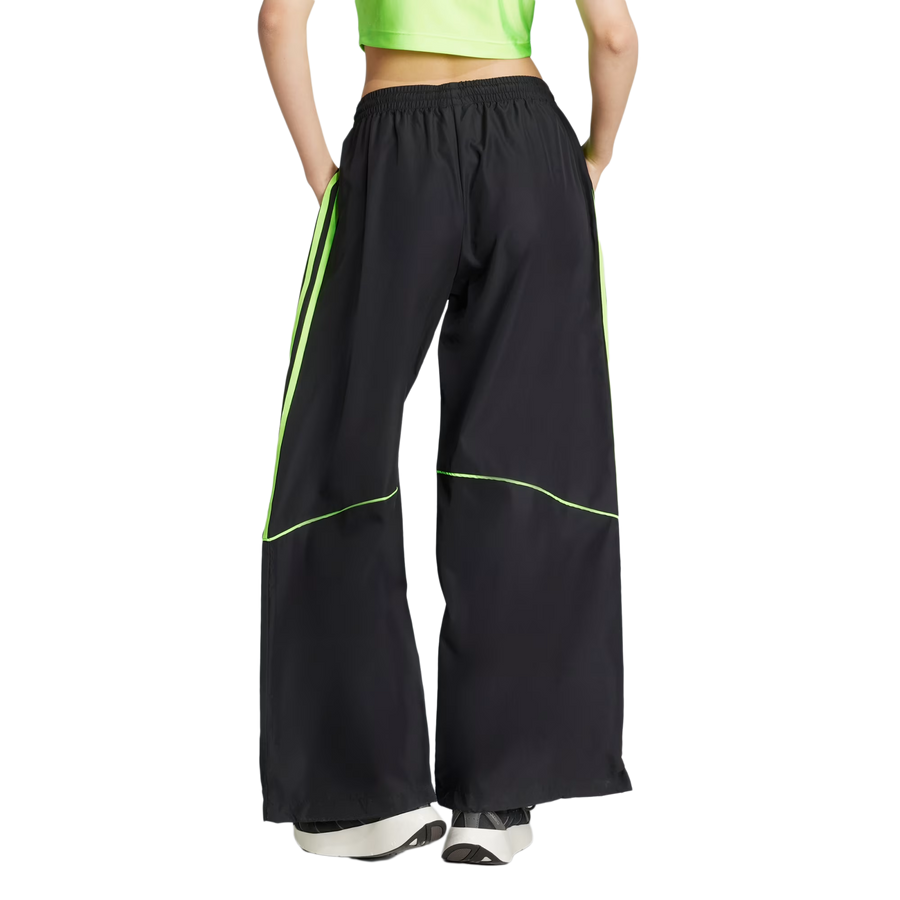adidas Women's Teamgeist Adicolor Oversized Woven Track Pant Black/Siggnr JV7478