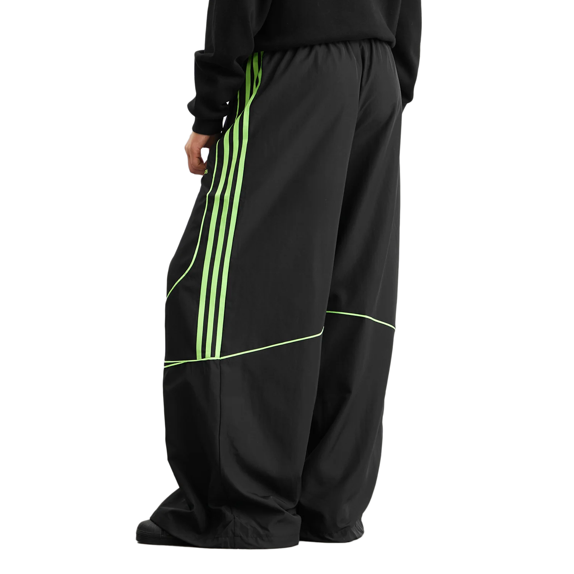 adidas Women's Teamgeist Adicolor Oversized Woven Track Pant Black/Siggnr JV7478