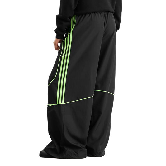 adidas Women's Teamgeist Adicolor Oversized Woven Track Pant Black/Siggnr JV7478