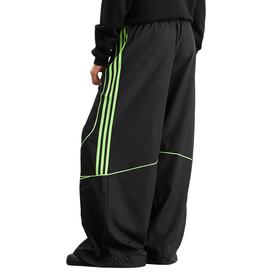 adidas Women's Teamgeist Adicolor Oversized Woven Track Pant Black/Siggnr JV7478