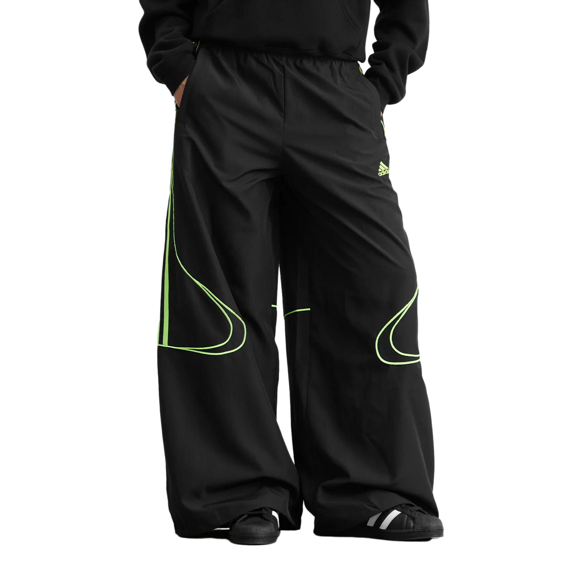 adidas Women's Teamgeist Adicolor Oversized Woven Track Pant Black/Siggnr JV7478