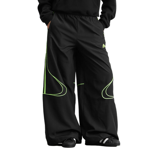 adidas Women's Teamgeist Adicolor Oversized Woven Track Pant Black/Siggnr JV7478