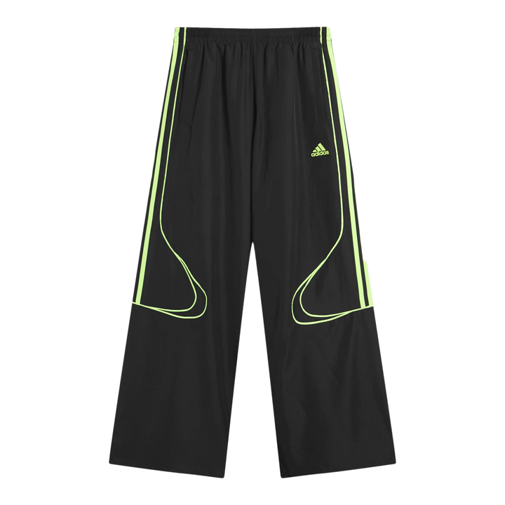 adidas Women's Teamgeist Adicolor Oversized Woven Track Pant Black/Siggnr JV7478