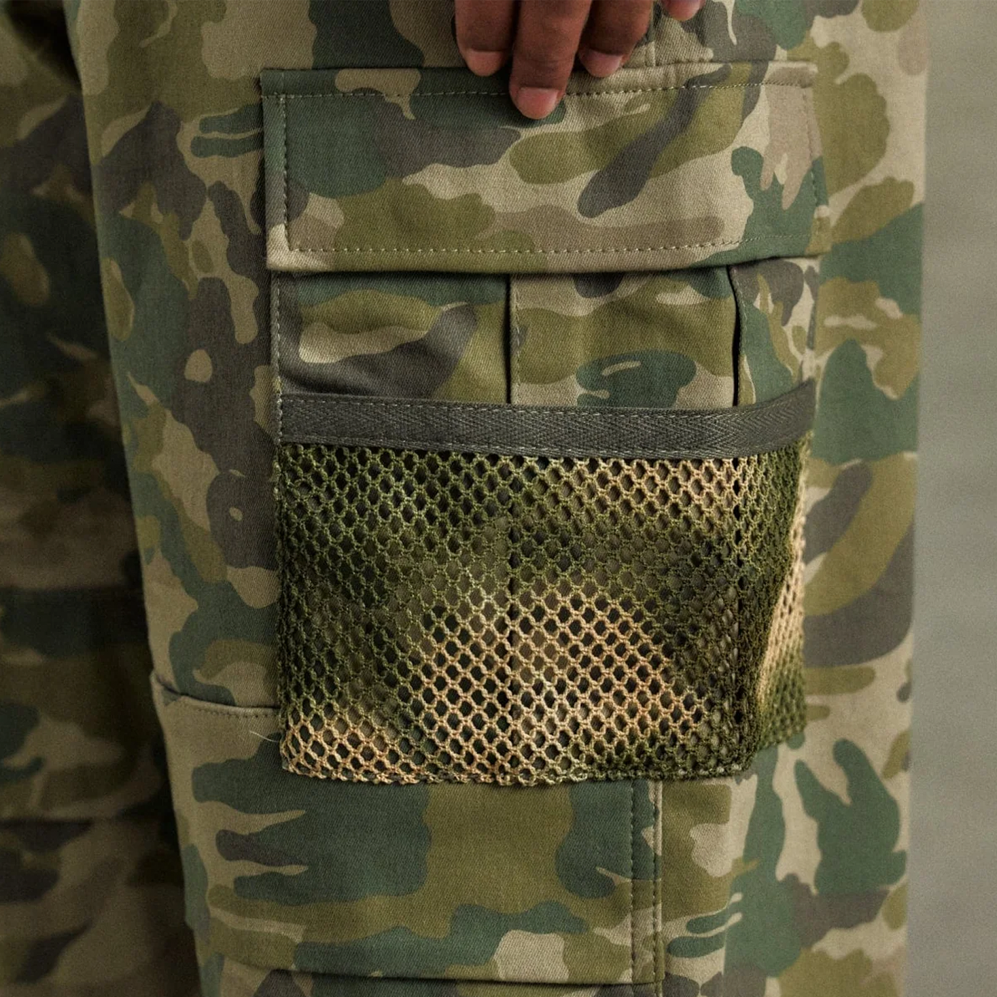 Andersson Bell Depot Camouflage Cargo Shorts Khaki APA808M