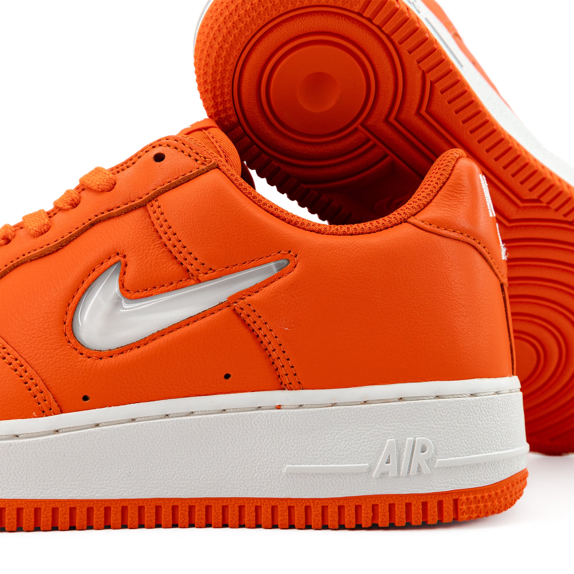 Nike shoes in orange colour Outlet